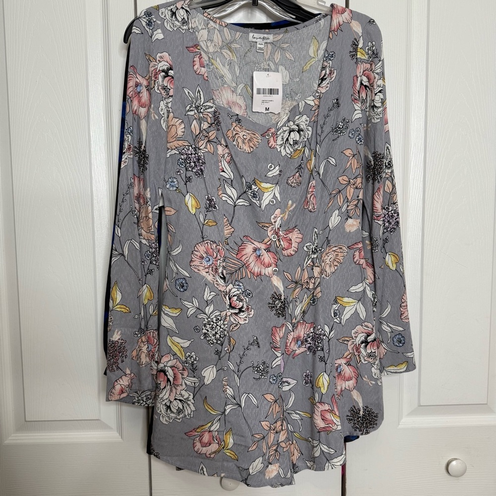 Love Fire Floral Long Sleeve Romper Gray and Pink Size Medium NWT - Picture 8 of 10